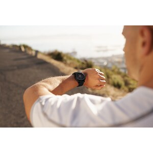 MEDION® LIFE® GPS Sportuhr S2400, 1,3'' Farbdisplay, Herzfrequenzmesser, Multi-Sport Modi, integriertes GPS Modul, Staub- und Wasserschutz nach IP68