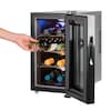 ECOM_MEDION_HW_MD37430_Weinkuehlschrank_Front_Tuer_Hand_2