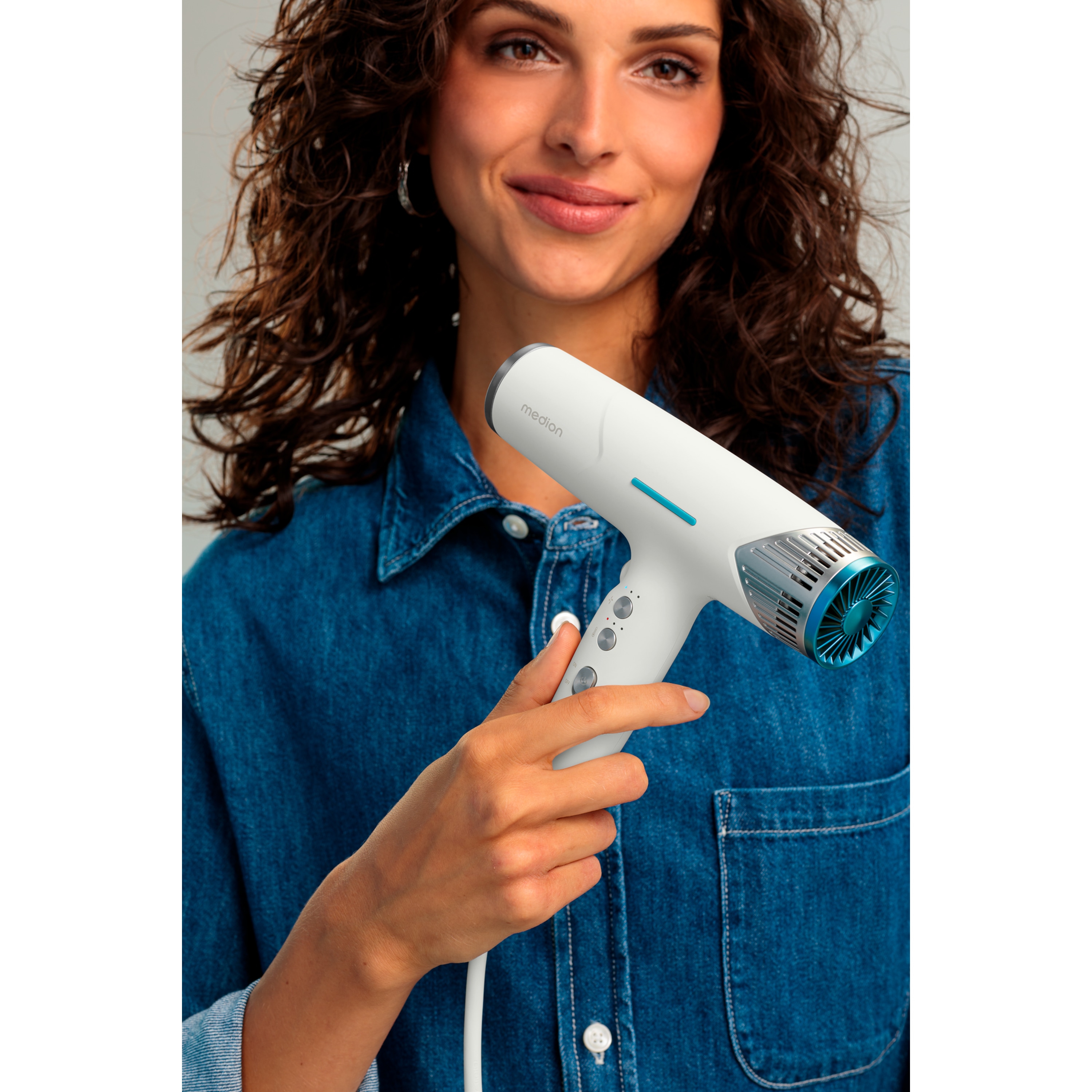 MEDION® LIFE HD2 Haartrockner mit Ionen-Technologie, 1.500 Watt, Selbstreinigungsfunktion, Vielseitige Aufsätze: Stylingdüsen und Diffusor, 3 Temperatur- und 3 Luftstromstufen
