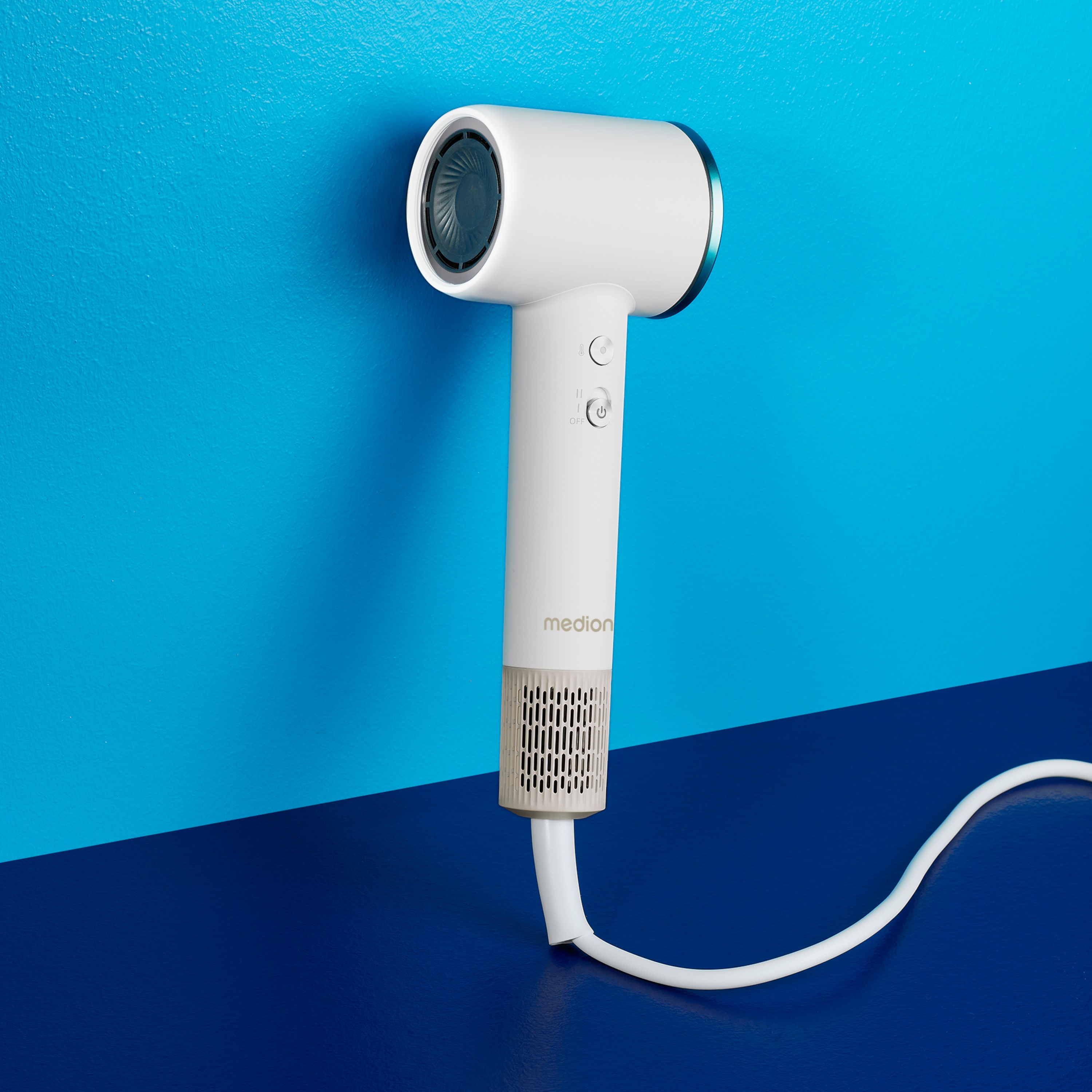 MEDION® LIFE HD1 Haartrockner mit Ionen-Technologie, 1.600 Watt, Selbstreinigungsfunktion, Magnetische Aufsätze: Stylingdüse und Diffusor, 3 Temperatur- und 2 Luftstromstufen