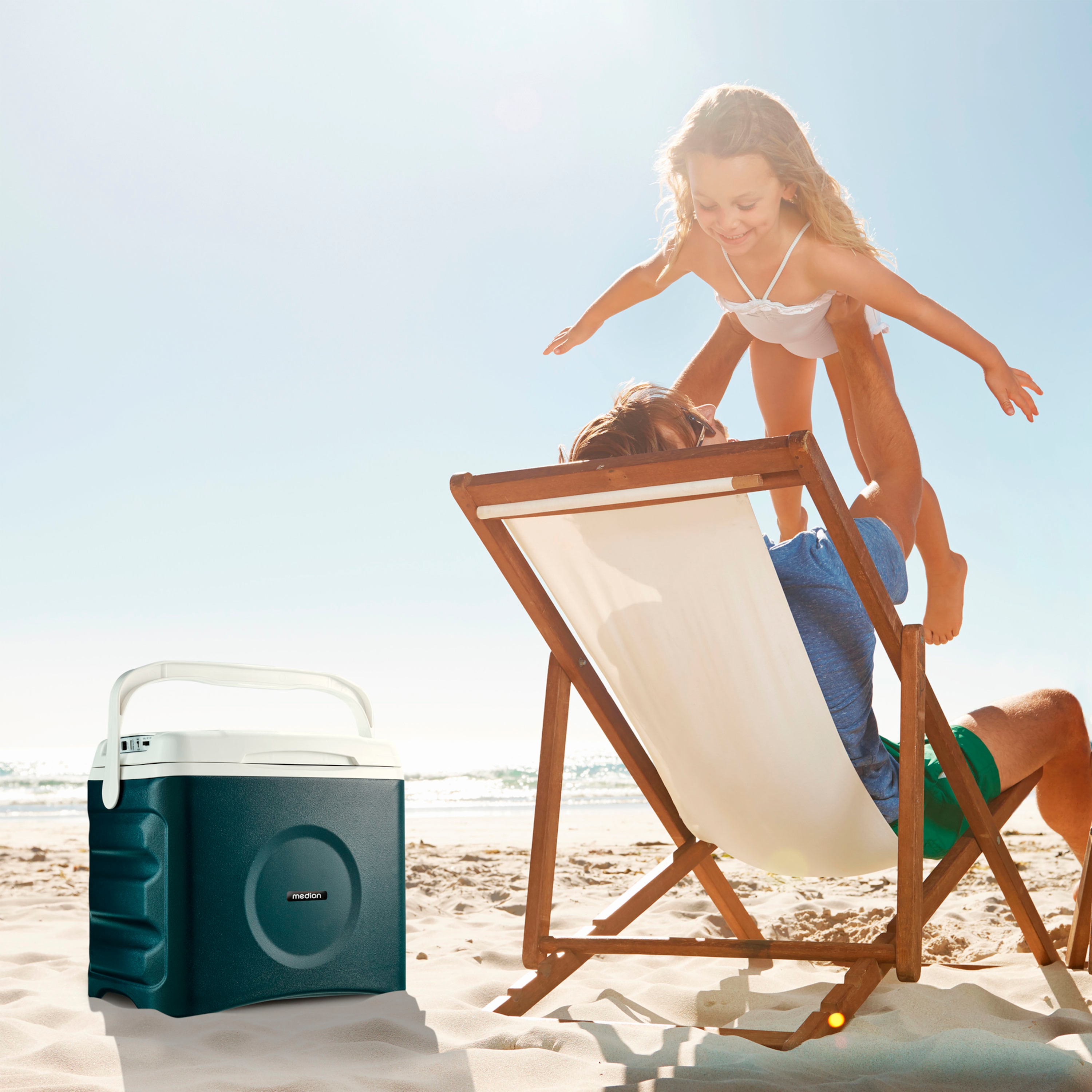 MEDION® LIFE® Thermoelektrische Kühlbox MD 10735, Kühl- und Warmhaltefunktion, 25 L Kapazität, 12V-, 230V- und USB-Anschlüsse zur Stromversorgung