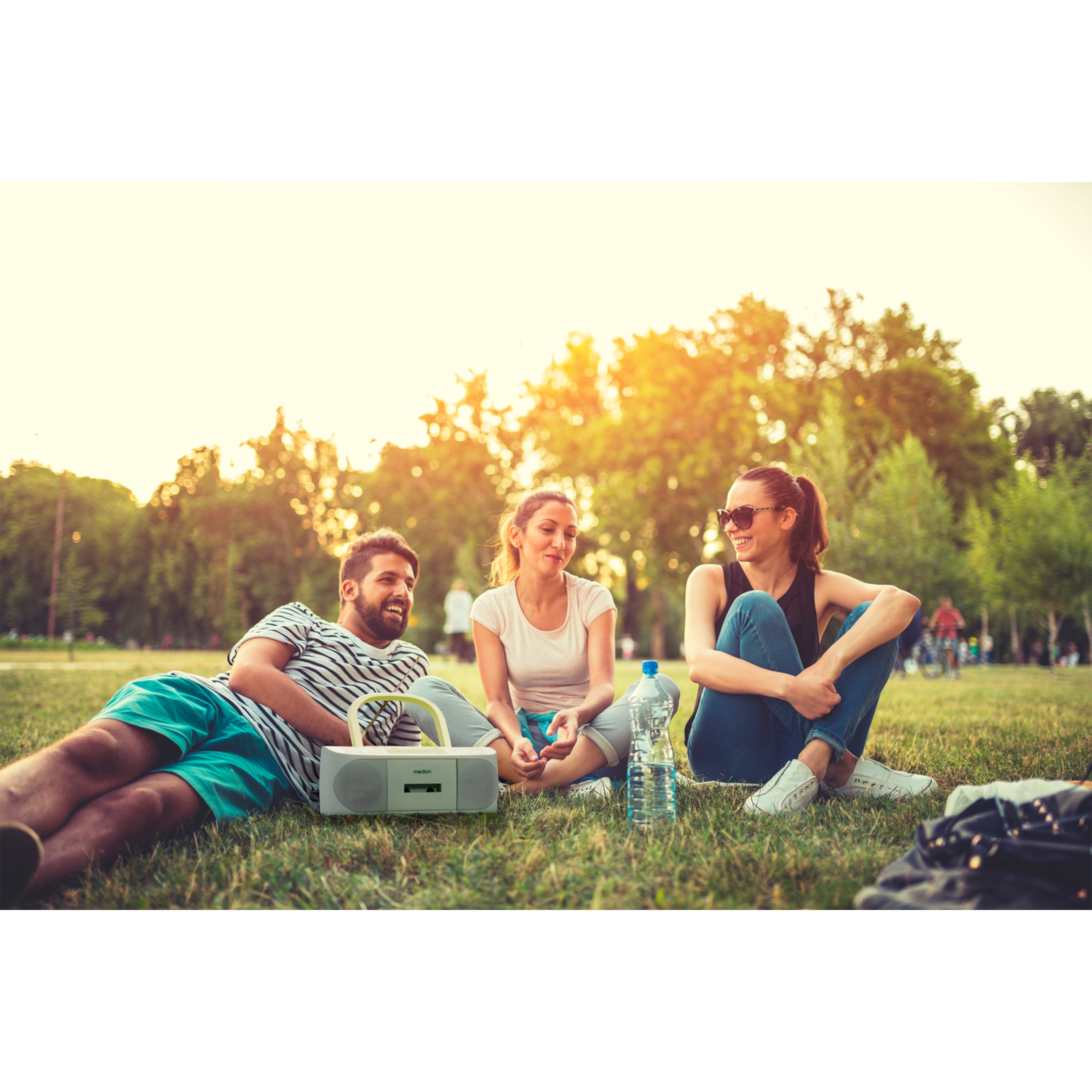 MEDION® LIFE® DRX-1 Plus, DAB+/PLL-UKW-Stereo Radio, Bluetooth® 5.4, CD-Kassetten-Radio mit MP3-Wiedergabe, USB Anschluss, CD-R/RW kompatibel, AUX-In, 2 x 3 W RMS