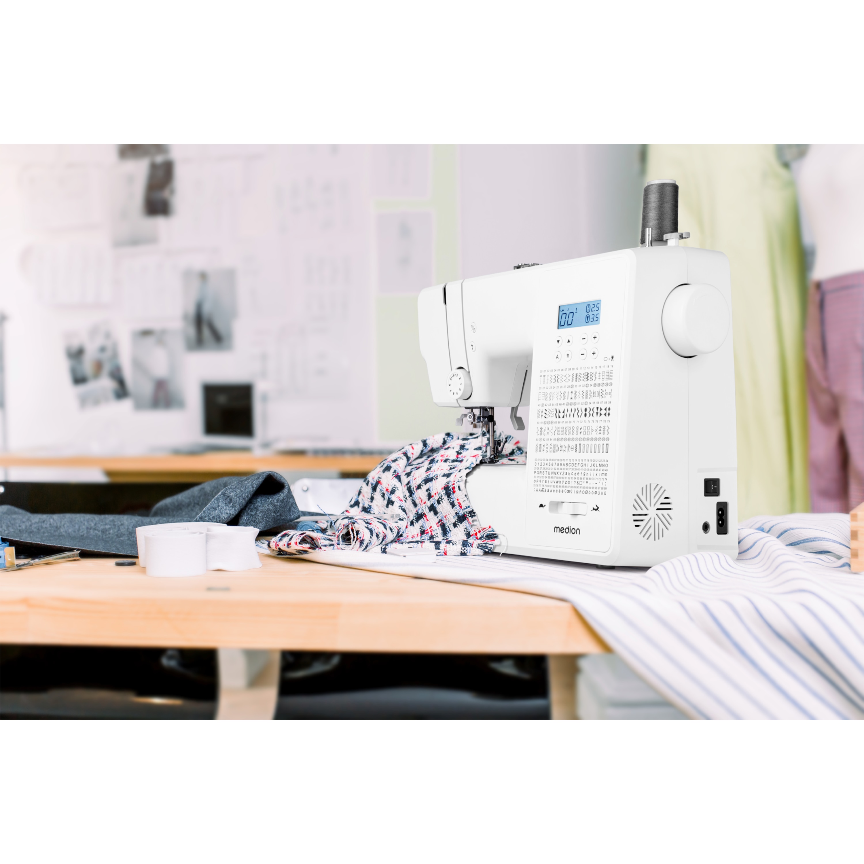 MEDION® LIFE® Digitale Nähmaschine SD36 (MD11881), einstellbare Stichlänge und Stichbreite, 270 Stichmuster, Integriertes Zubehörfach, 36 Watt Motorleistung