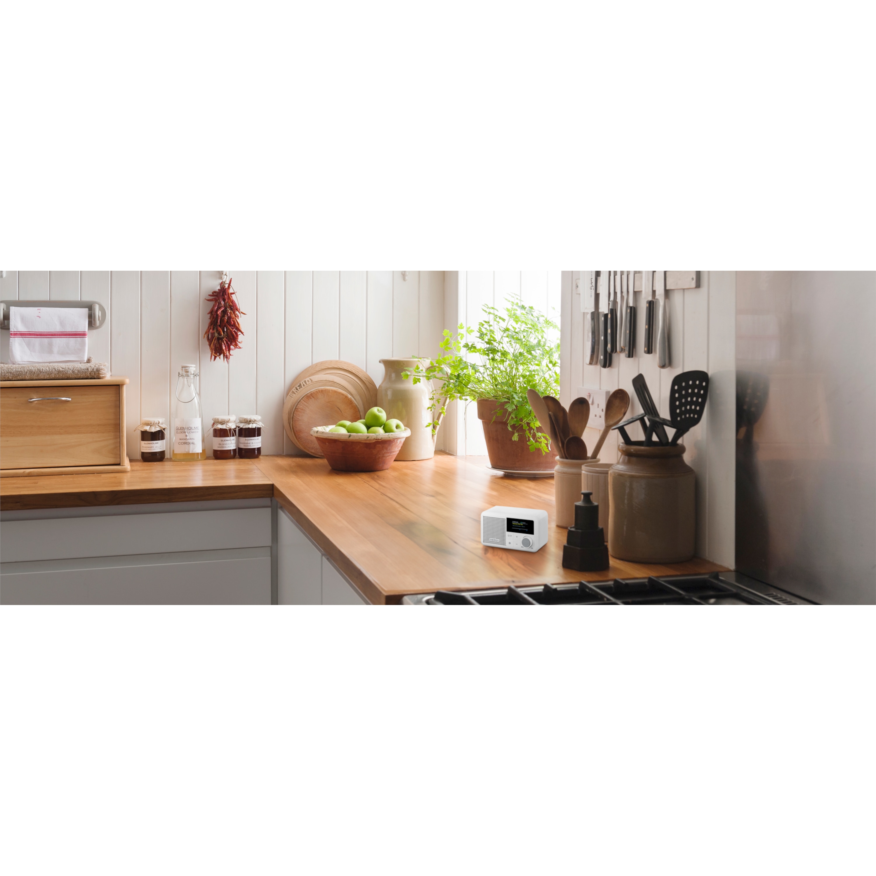 MEDION® LIFE® S66822 Tragbares DAB+ Radio, Farb-TFT Display 3,73 cm (1,47''), DAB+/UKW-Radio (je 40 Senderspeicher), Bluetooth® 5.3, integrierter Akku, extra kompakt, 2 W RMS