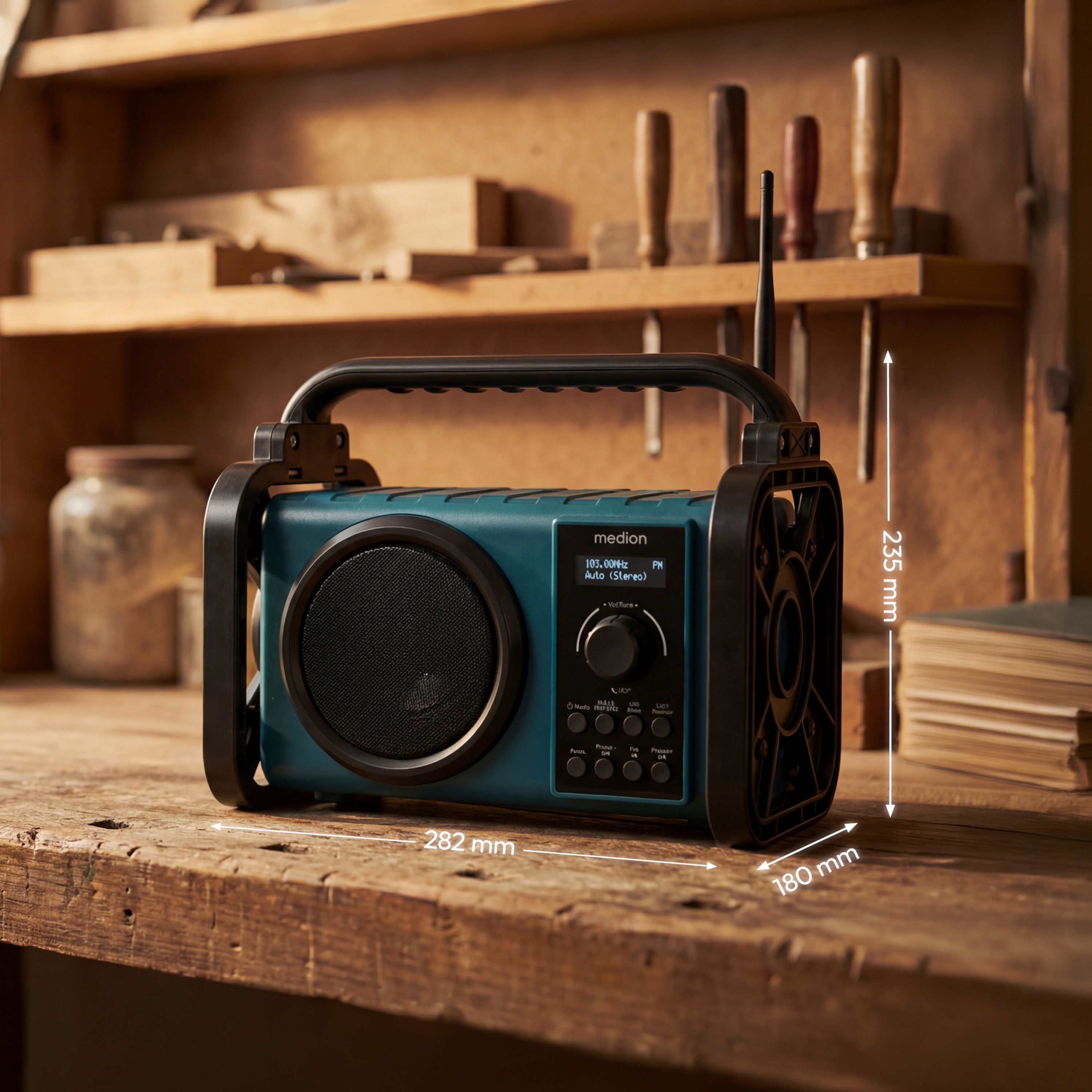 MEDION® LIFE E66877 Baustellenradio, DAB+/PLL-UKW Radio, Dot Matrix LC-Display, Bluetooth® 5.0, spritzwassergeschützt (IP44), robustes Gehäuse, LED-Arbeitslicht, integrierter Akku, 5 W RMS