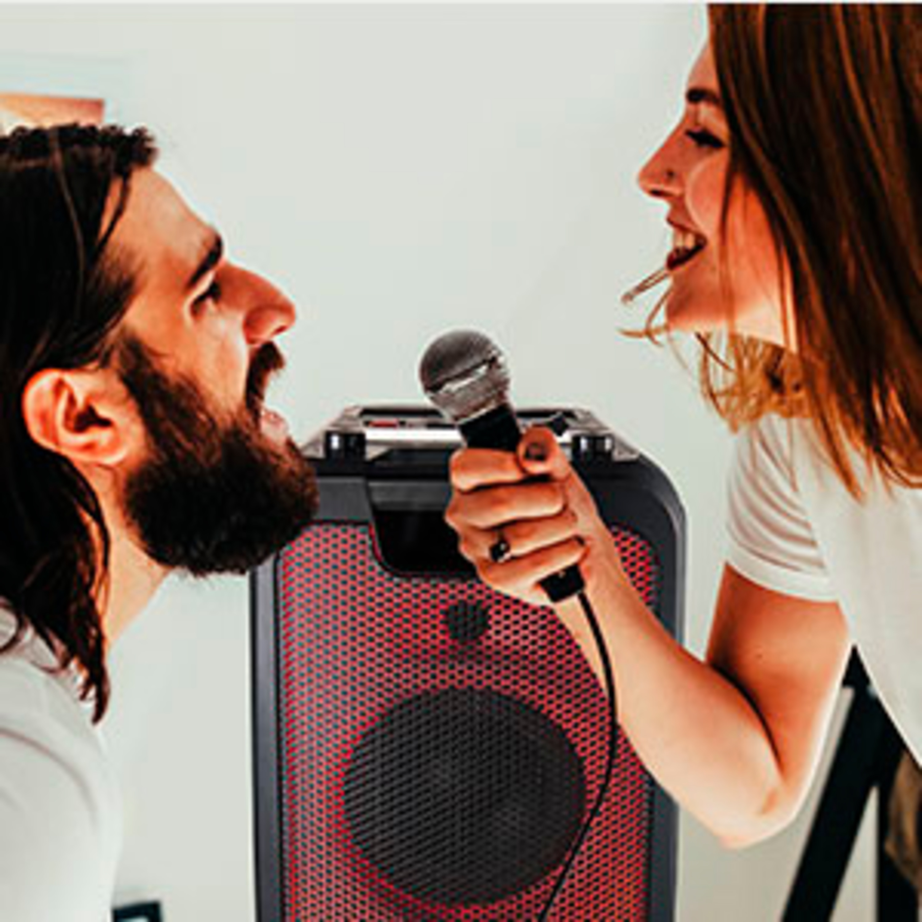 Mikrofonanschlüsse für Karaoke-Spaß