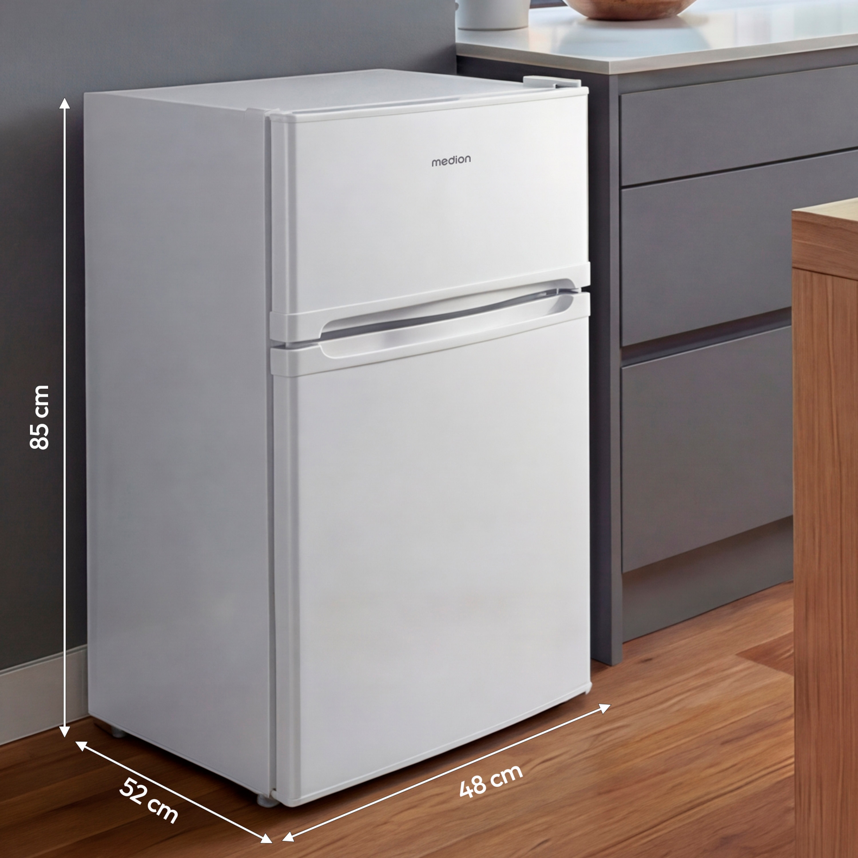 MEDION® LIFE Mini Kühl-Gefrierkombination MD 37689 weiß, Gesamtnutzinhalt 85 L,  Gefrierkapazität  2,4kg/24h, manuelle  Temperaturkontrolle