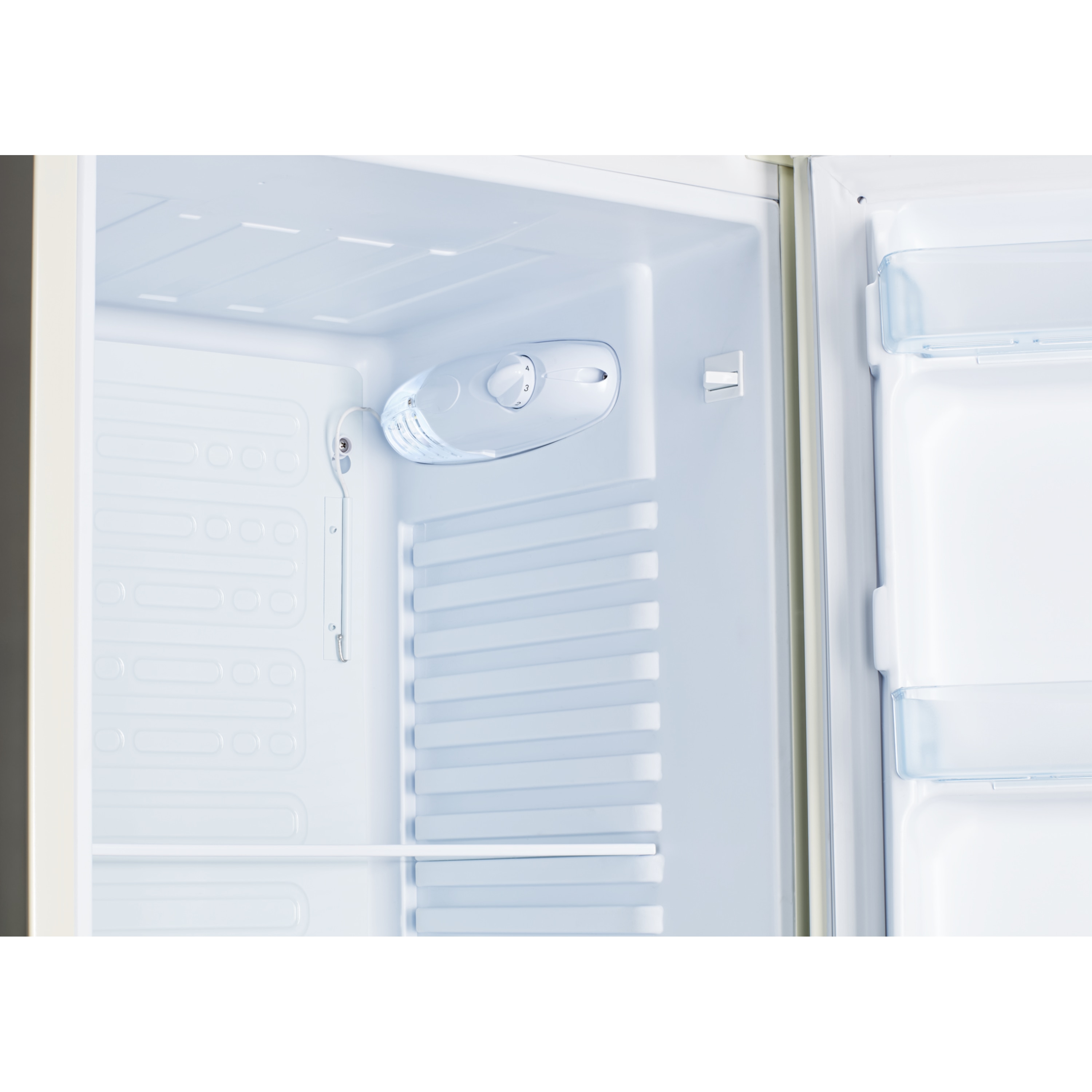 MEDION® LIFE® Retro-Kühlschrank MD 37800, 91 Liter Kühlraum, 38 dB, höhenverstellbare Füße, Energieverbrauch: 85 kWH/Jahr