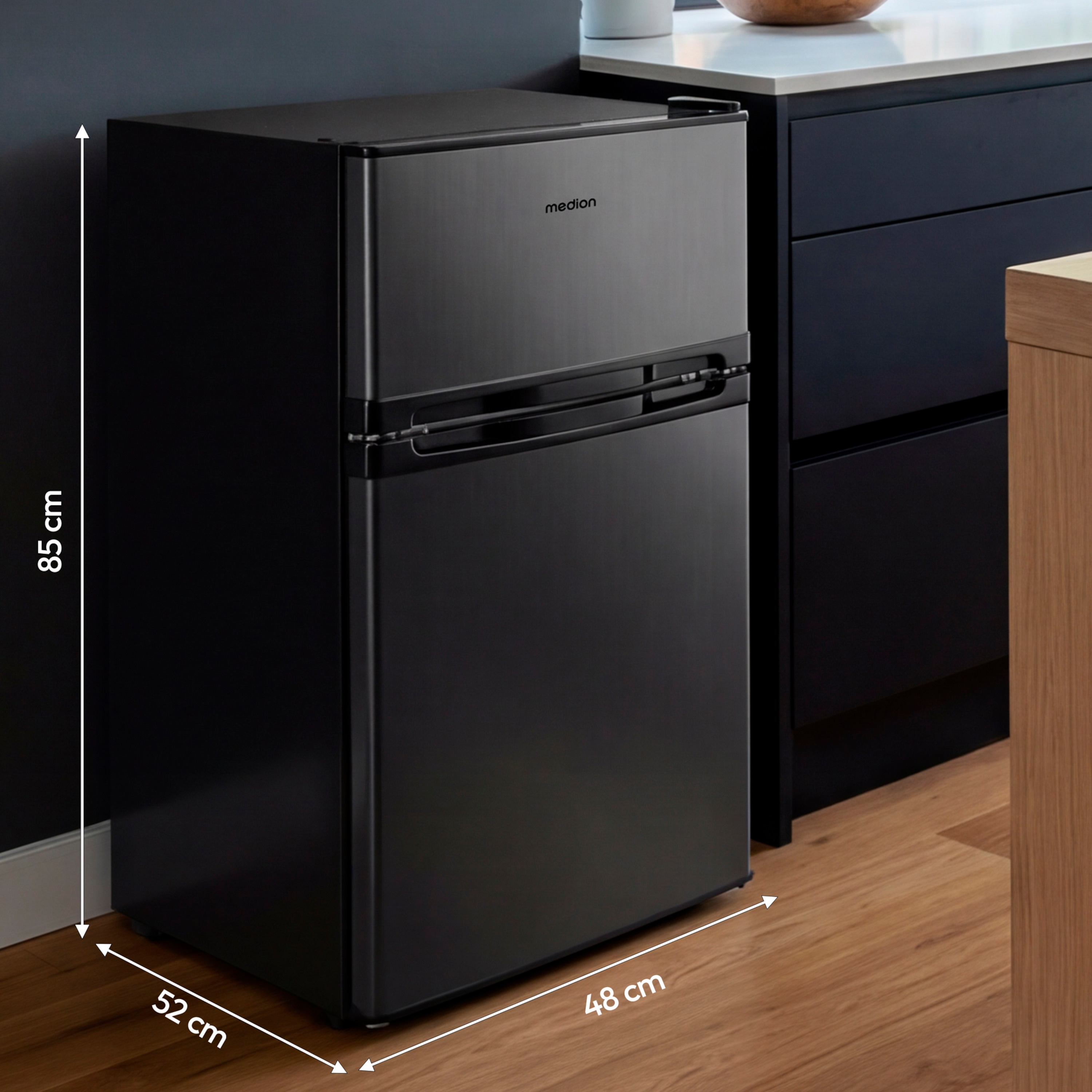 MEDION® LIFE Mini Kühl-Gefrierkombination MD 37689 grau, Gesamtnutzinhalt 85 L,  Gefrierkapazität  2,4kg/24h, manuelle  Temperaturkontrolle