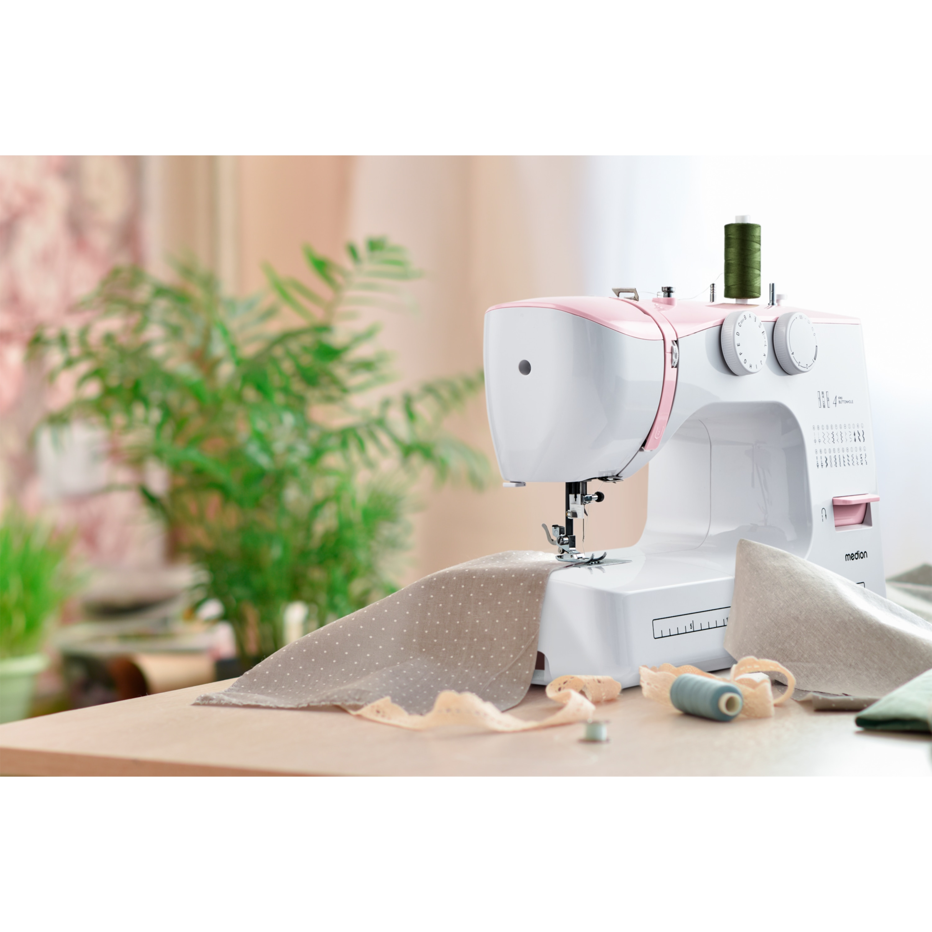 MEDION® LIFE® Freiarm-Nähmaschine SM60 (MD10689), einstellbare Stichlänge und Stichbreite, automatischer Einfädler, 60 verschiedene Stichmuster, integriertes Zubehörfach, 60 Watt Motorleistung