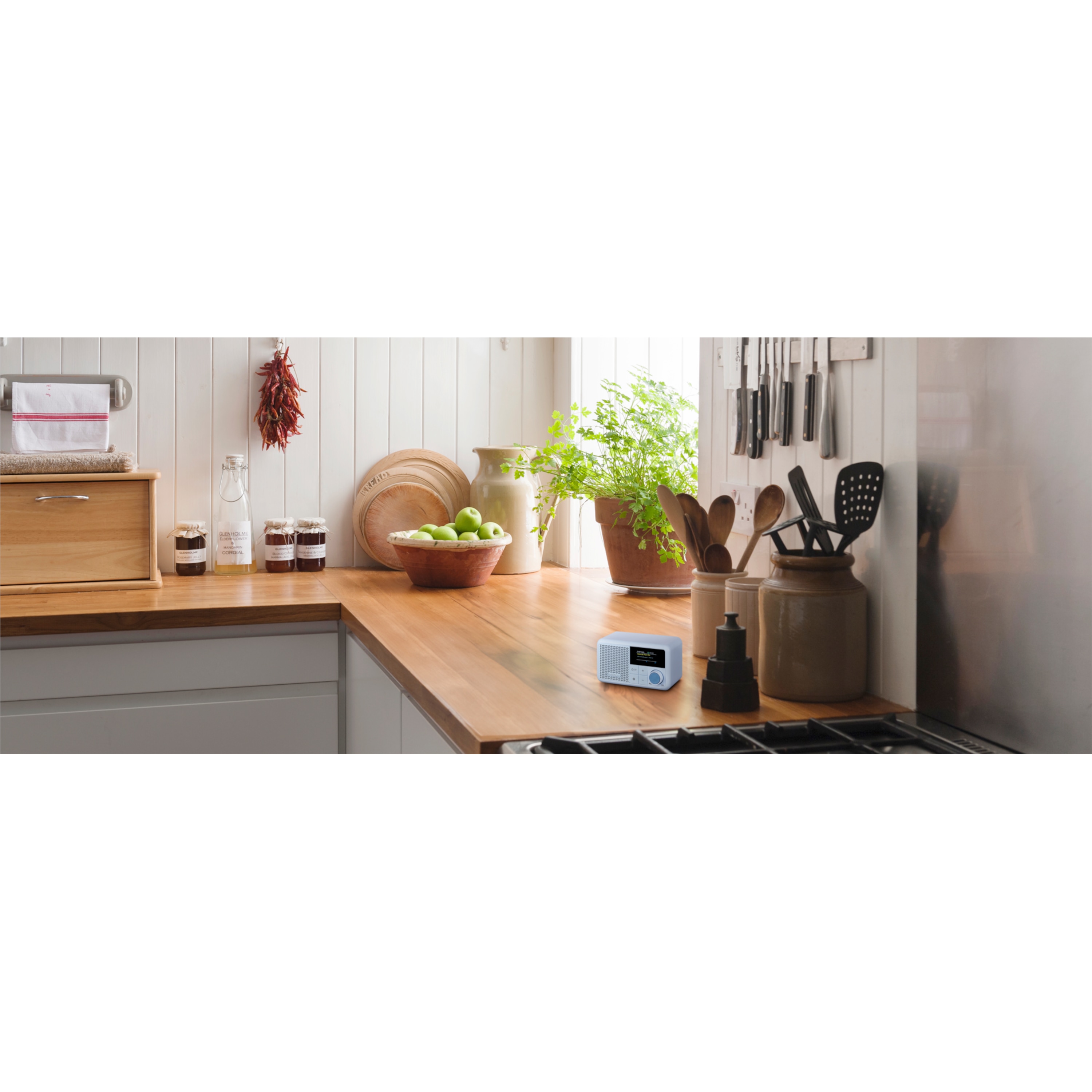 MEDION® LIFE® S66822 Tragbares DAB+ Radio, Farb-TFT Display 3,73 cm (1,47''), DAB+/UKW-Radio (je 40 Senderspeicher), Bluetooth® 5.3, integrierter Akku, extra kompakt, 2 W RMS