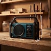 MEDION® LIFE® E66877 Baustellenradio, DAB+/PLL-UKW Radio, Dot Matrix LC-Display, Bluetooth® 5.0, spritzwassergeschützt (IP44), robustes Gehäuse, LED-Arbeitslicht, integrierter Akku, 5 W RMS