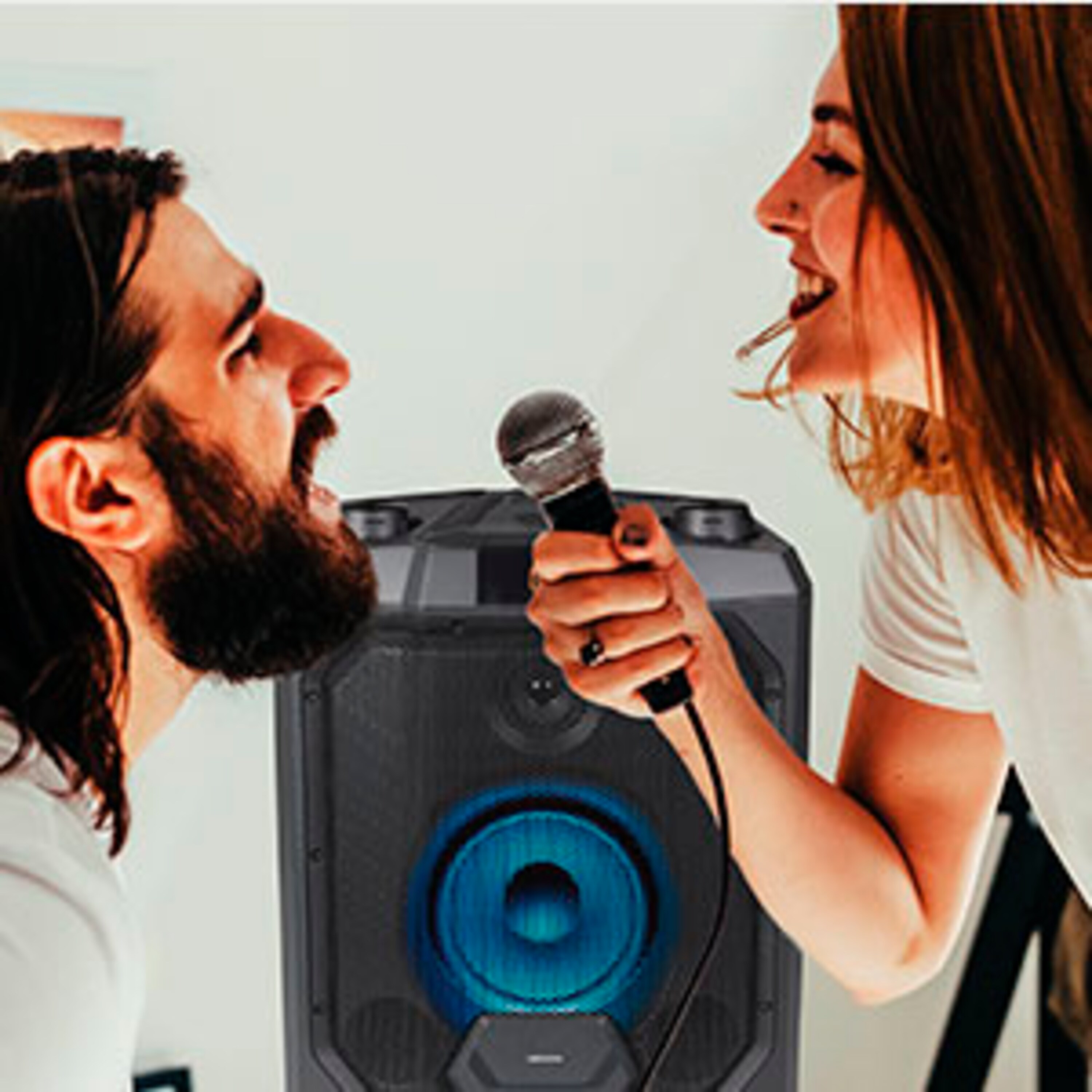 Mikrofon- und Gitarrenanschluss für Karaoke-Spaß
