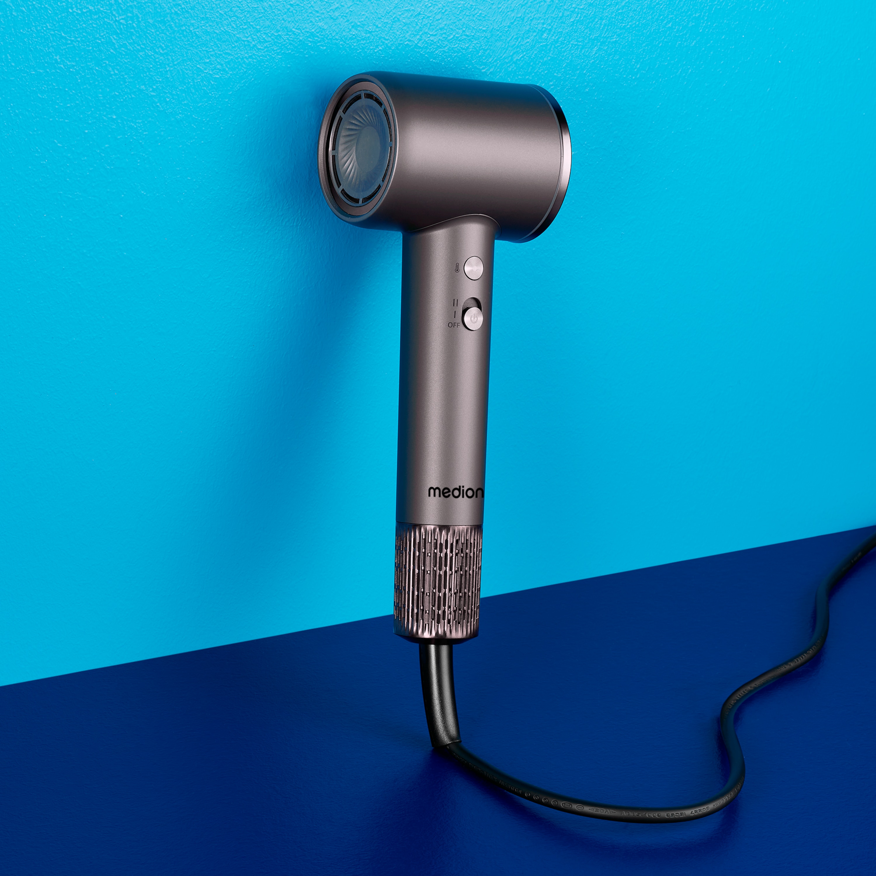 MEDION® LIFE HD1 Haartrockner mit Ionen-Technologie, 1.600 Watt, Selbstreinigungsfunktion, Magnetische Aufsätze: Stylingdüse und Diffusor, 3 Temperatur- und 2 Luftstromstufen