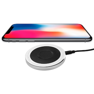 APPLE iPhone X 64 GB silber (generalüberholt) mit Qi Wireless Charger