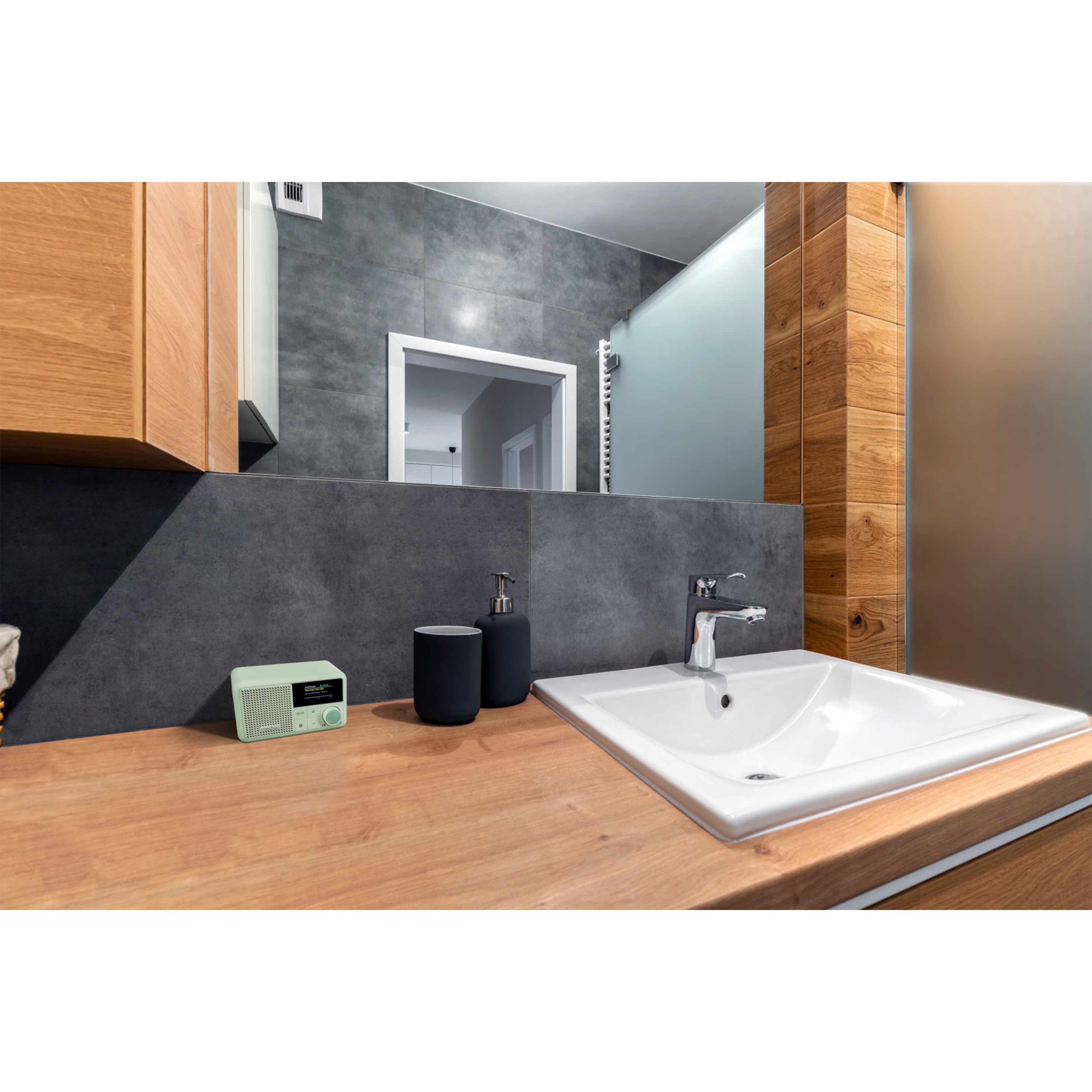 MEDION® LIFE® S66822 Tragbares DAB+ Radio, Farb-TFT Display 3,73 cm (1,47''), DAB+/UKW-Radio (je 40 Senderspeicher), Bluetooth® 5.3, integrierter Akku, extra kompakt, 2 W RMS