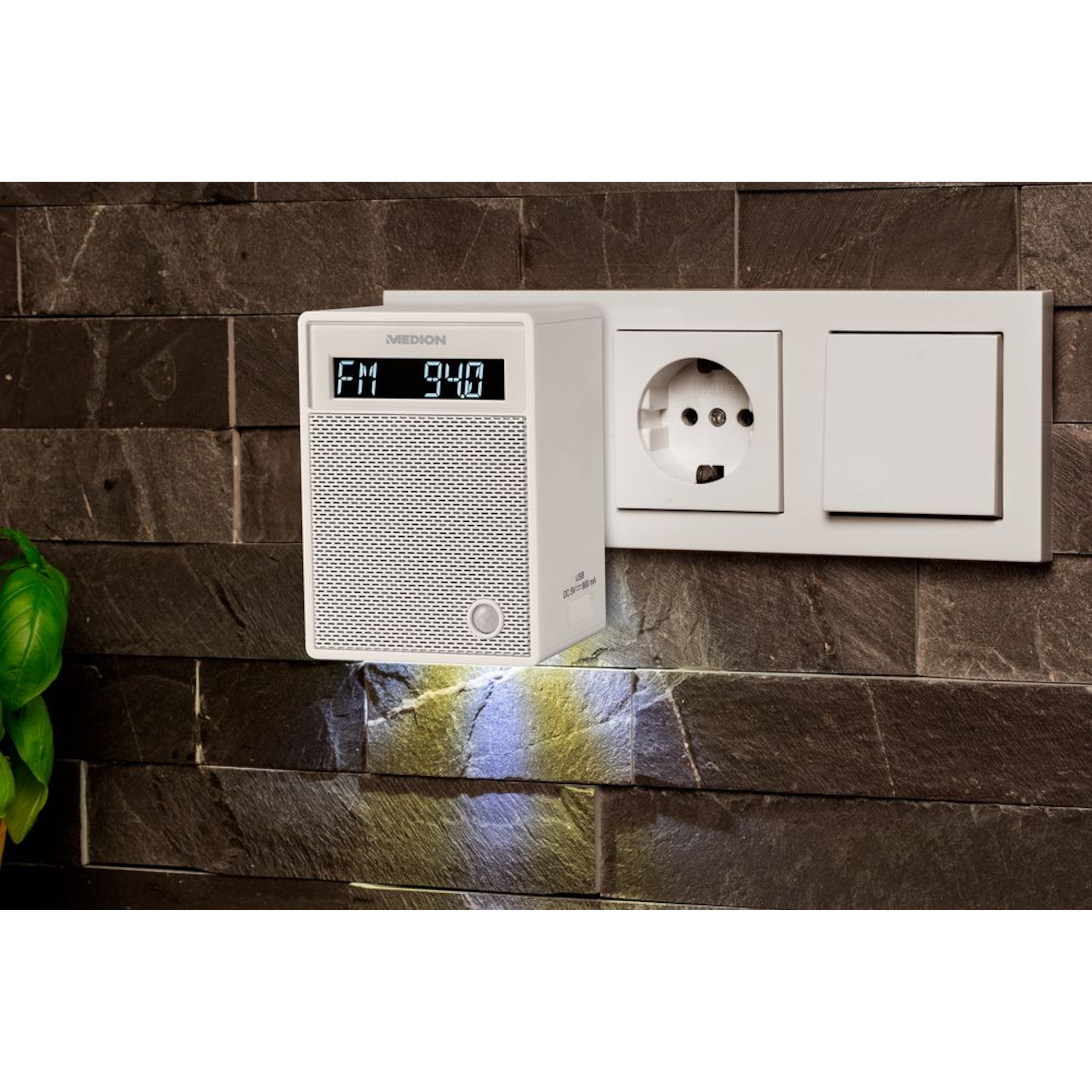 MEDION® LIFE® P65702 Bluetooth® Steckdosenradio mit LC-Display, NFC, PLL-UKW Radio, Freisprechfunktion, USB-Ladefunktion