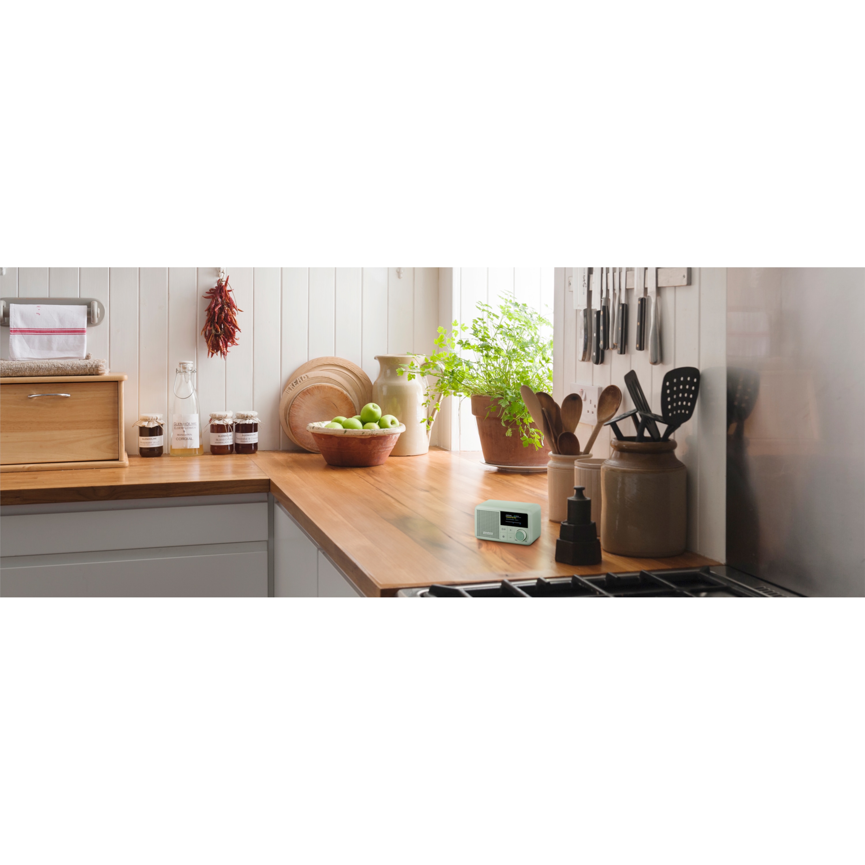 MEDION® LIFE® S66822 Tragbares DAB+ Radio, Farb-TFT Display 3,73 cm (1,47''), DAB+/UKW-Radio (je 40 Senderspeicher), Bluetooth® 5.3, integrierter Akku, extra kompakt, 2 W RMS