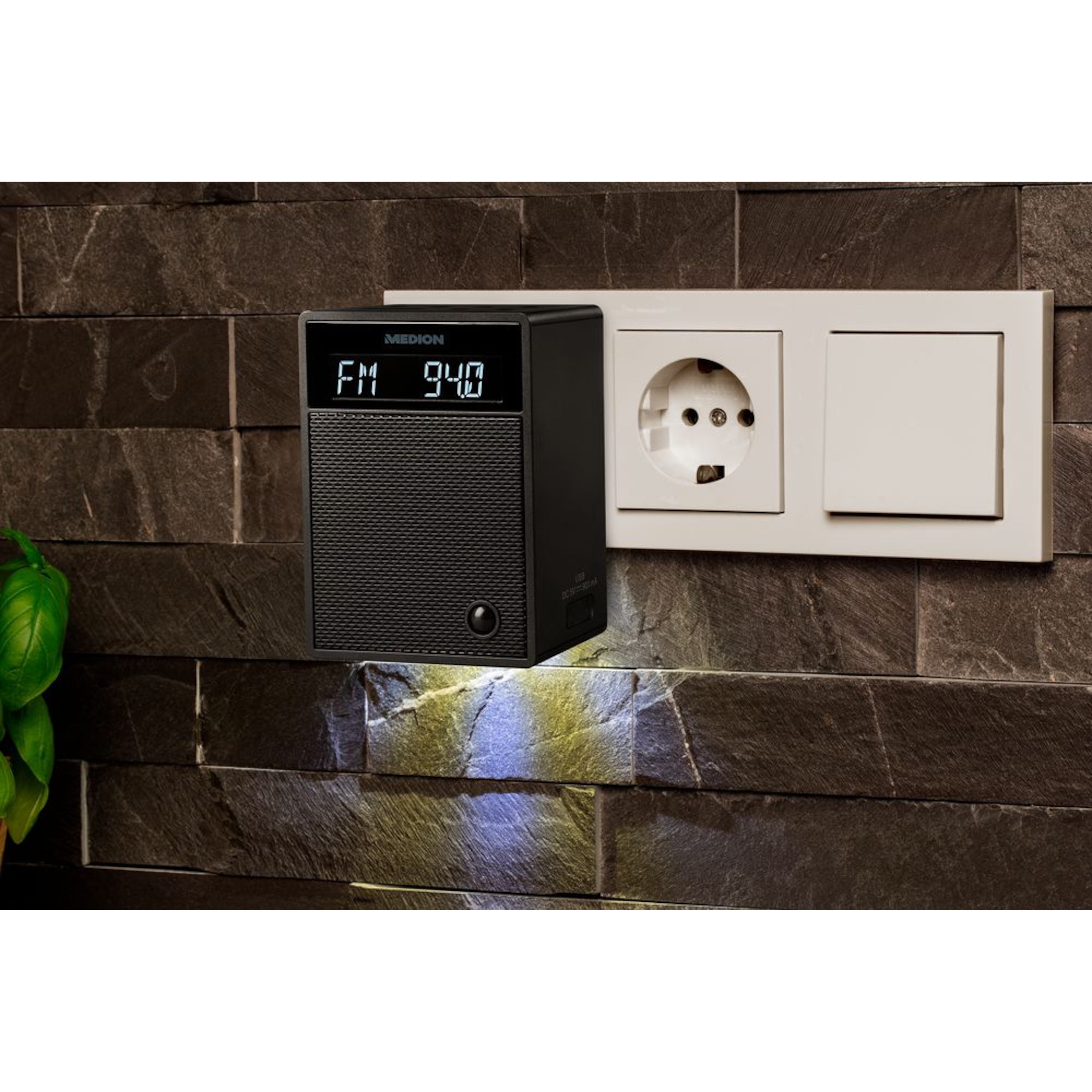 MEDION® LIFE® P65702 Bluetooth® Steckdosenradio mit LC-Display, NFC, PLL-UKW Radio, Freisprechfunktion, USB-Ladefunktion