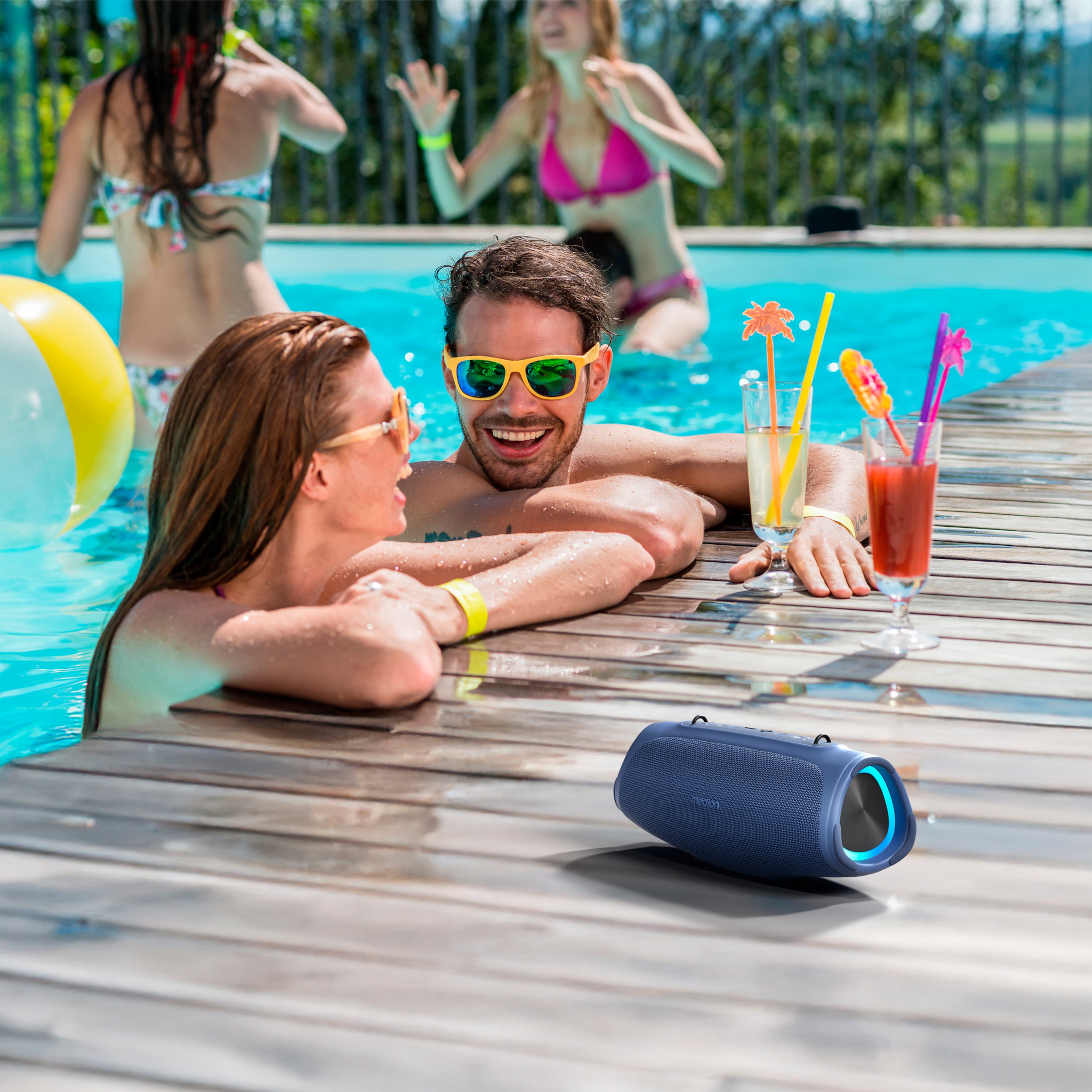 MEDION® LIFE® P61746 Tragbarer Bluetooth® Lautsprecher M, Dual Illuminated (RGB-Lichteffekte), Bluetooth® 5.3, integrierter Akku mit bis zu 42 Stunden Laufzeit, robustes & mobiles Design, 2 x 15 W RMS